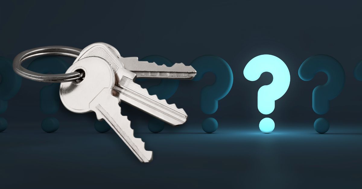 Kljucevi stana i znak pitanja kao simbol neizvesnosti pri proceni vrednosti nekretnine