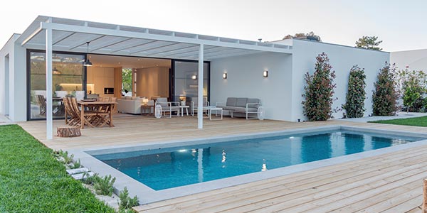 Kuća za izdavanje sa bazenom kao primer nekretnine sa dodatnim sadržajem i višim standardom